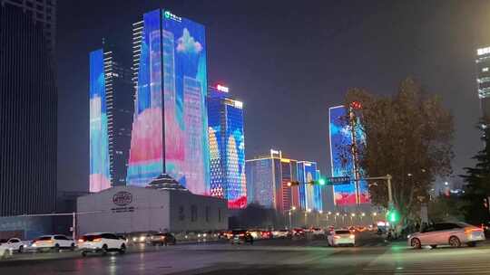 元旦假期，济南经十路高楼上演节日灯光秀视频素材模板下载