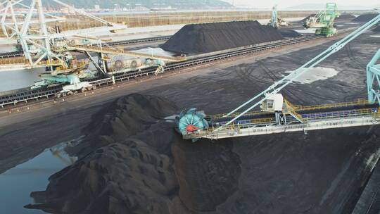 4k大型煤炭运输加工储存厂视频素材模板下载