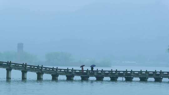 杭州萧山湘湖景区春天春雨