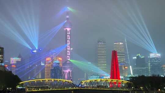 上海浦东开发35周年外滩和东方明珠灯光秀