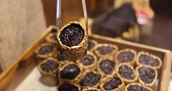 江西婺源篁岭特色小吃黑米团子