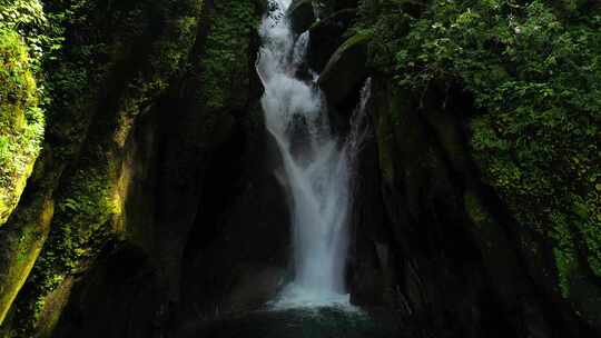 瀑布溪流小溪流水山泉水溪水