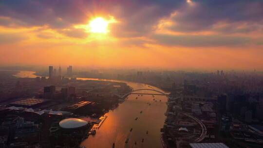 黄浦江上的夕阳