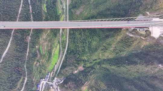 航拍湖南湘西矮寨大桥横跨于群山之间