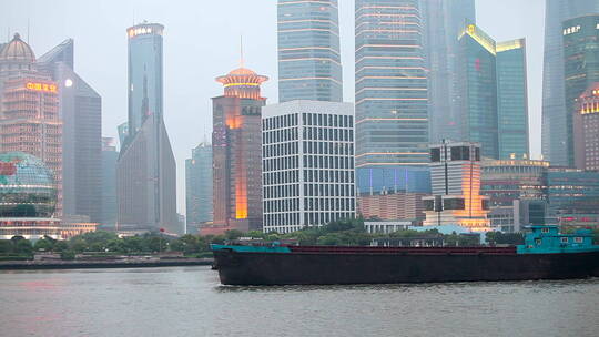中国上海黄昏的天际线