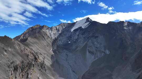 航拍四川岷山山脉主峰雪宝顶雪山风光