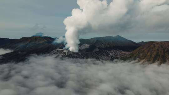 航拍Bromo火山云海