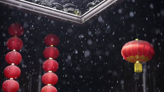 冬天下雪花纷飞传统古建筑红灯笼