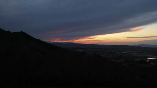 落日 天空 黄昏 云层 傍晚 山脉