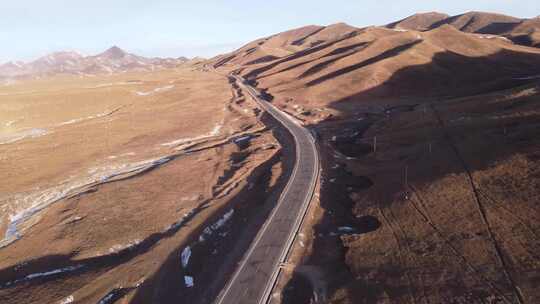 青海拉脊山冬日山峰航拍4K视频