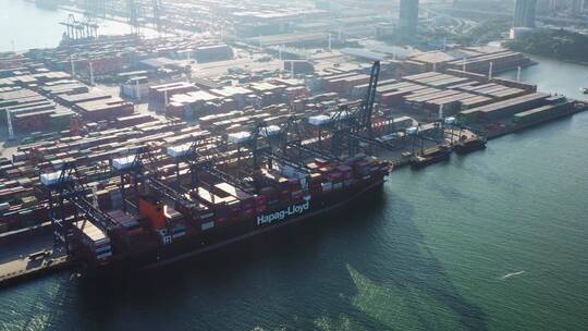 深圳盐田港码头货轮集装箱右环绕视频素材模板下载