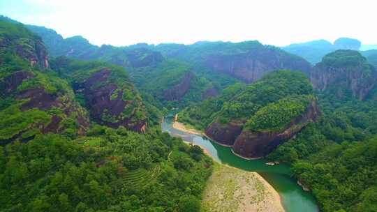 航拍武夷山九曲溪竹筏漂流丹霞地貌岩茶茶园