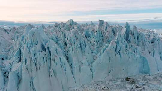 自然景观中冰山和冰川