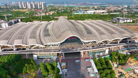 湖北武汉武汉火车站高铁站动车站航拍风景风视频素材模板下载