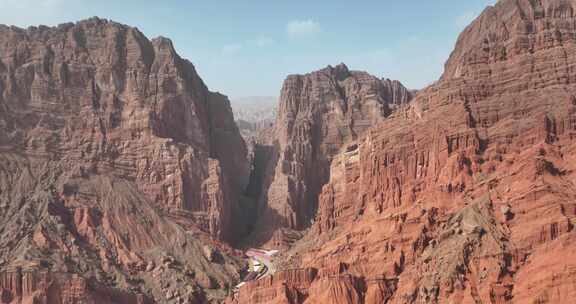 天山神秘大峡谷丹霞地貌航拍