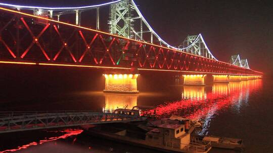 鸭绿江大桥灯光夜景
