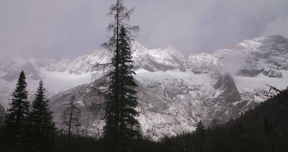 四姑娘山景区内山峰延时摄影