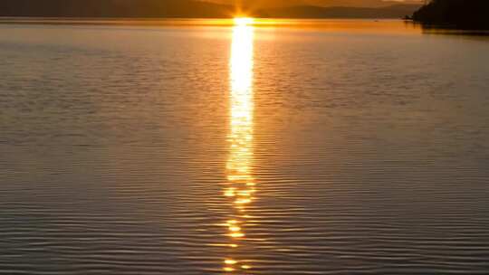 海面夕阳倒影景观