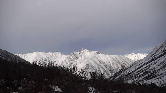 4K延时雪山实拍云层大气可用片头