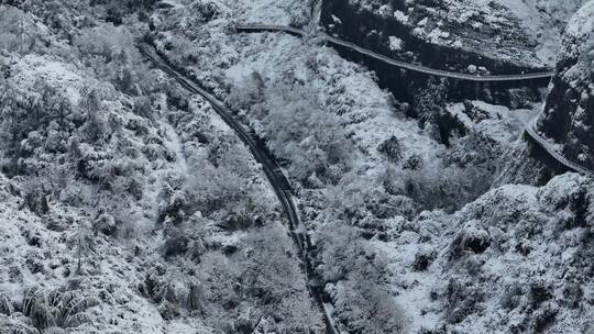 龙虎山象鼻山健身步道雪景航拍视频素材模板下载