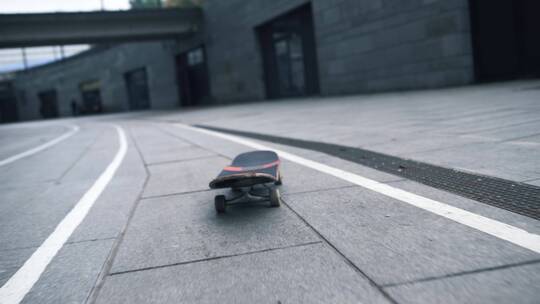 街道上的滑板视频素材模板下载