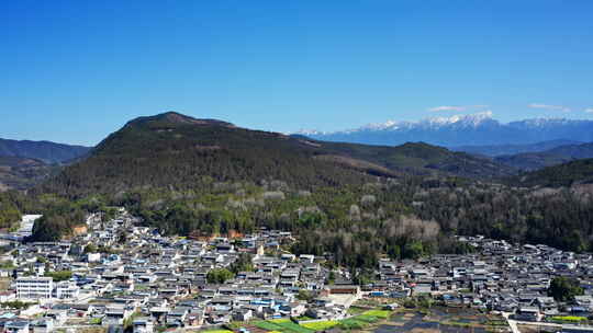 雪山下的村落