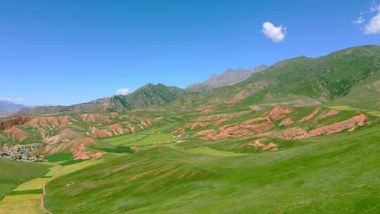 高原山脉草甸牧场航拍大景