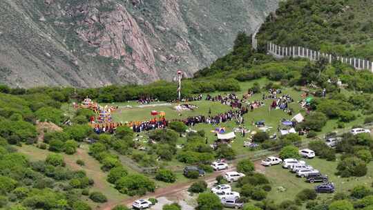 达拉岗布寺噶举派聚会活动