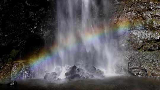 山水瀑布山间瀑布水流彩虹唯美山川风景