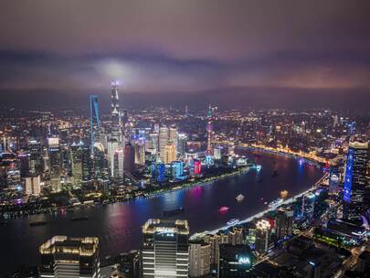 上海外滩夜景灯光璀璨的城市风光