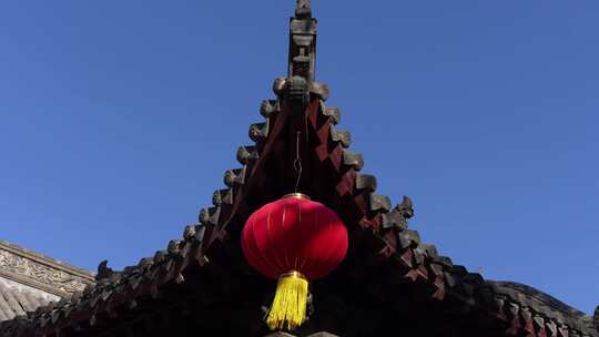 顺佑寺中式建筑屋檐红灯笼特写