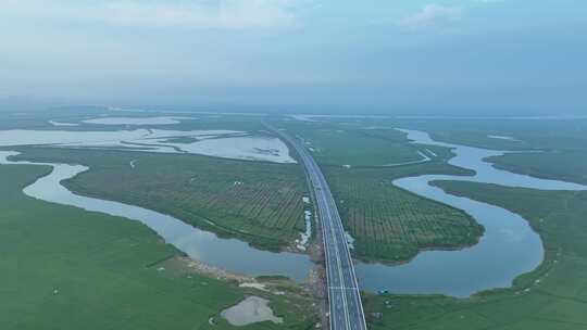 最美生态公路航拍鄱阳湖大道鄱阳湖公路道路