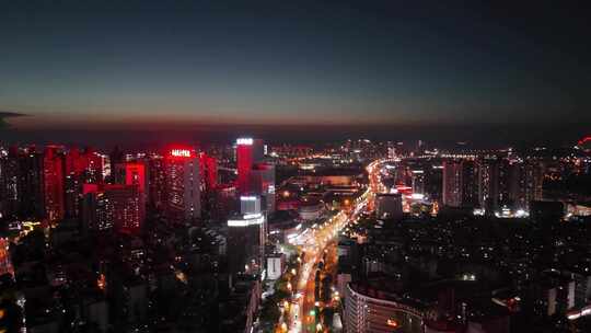 城市夜景俯瞰灯火辉煌的街道泸州夜景