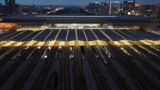 夜晚城市高楼车流轨道交通高铁进站横移