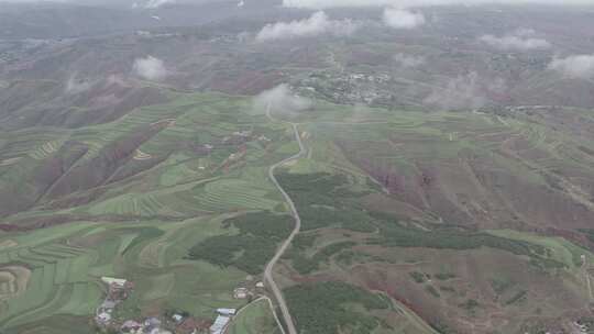 青海平安洪水泉山路田地村庄航拍视频