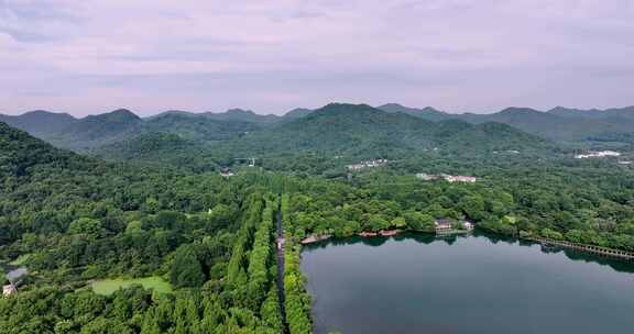 杭州西湖和古老的雷峰塔建筑景观