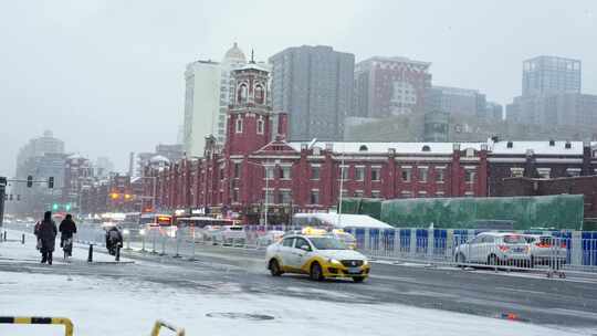 雪中站前交通红楼城市特色欧式建筑乌鸦沈阳