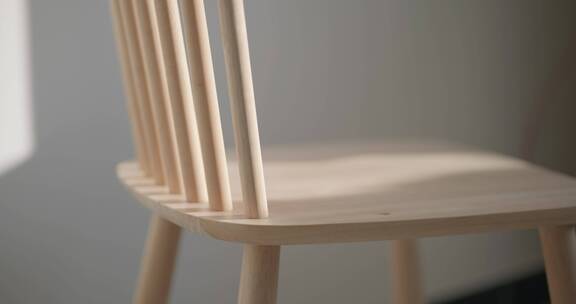 简约北欧风木制家具餐椅细节特写