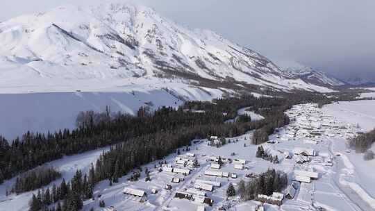 航拍新疆禾木雪景森林雪地小木屋禾木桥雪山