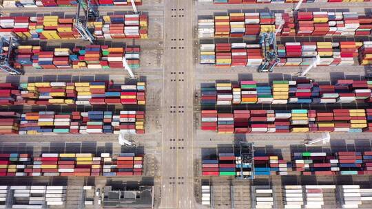 货运码头集装箱装卸场航拍视频