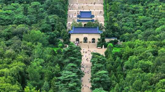 蓝天白云下航拍南京中山陵风景区