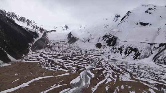 西藏墨脱G559扎墨公路雪山航拍风光