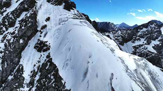 新疆天山雪山