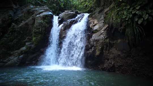 瀑布河流 山涧水流