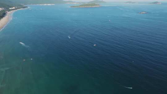航拍三亚亚龙湾蓝天白云海浪游艇沙滩海岸线