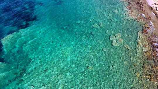 海中礁石堆积形成的小岛视频素材模板下载