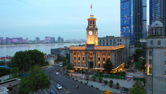 航拍武汉城市地标历史建筑江汉关夜景
