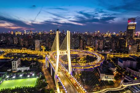 上海南浦大桥夜景车流航拍延时