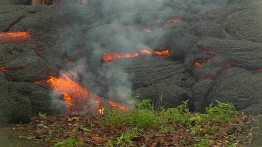 火山岩浆流动的特写镜头