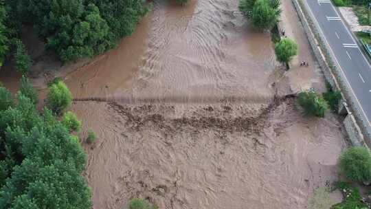 实拍暴雨后洪水 山洪  泥石流